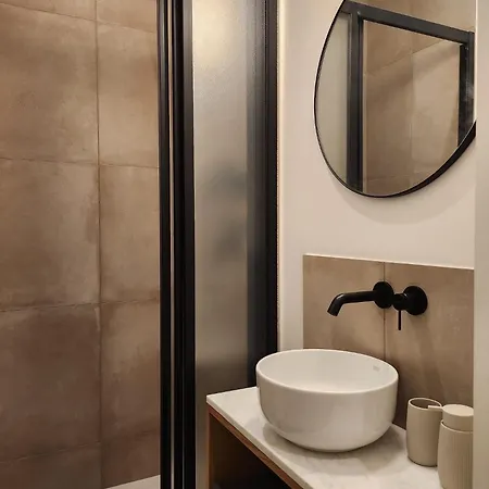 3 Pieces Refait A Neuf Par Architecte ! Parigi